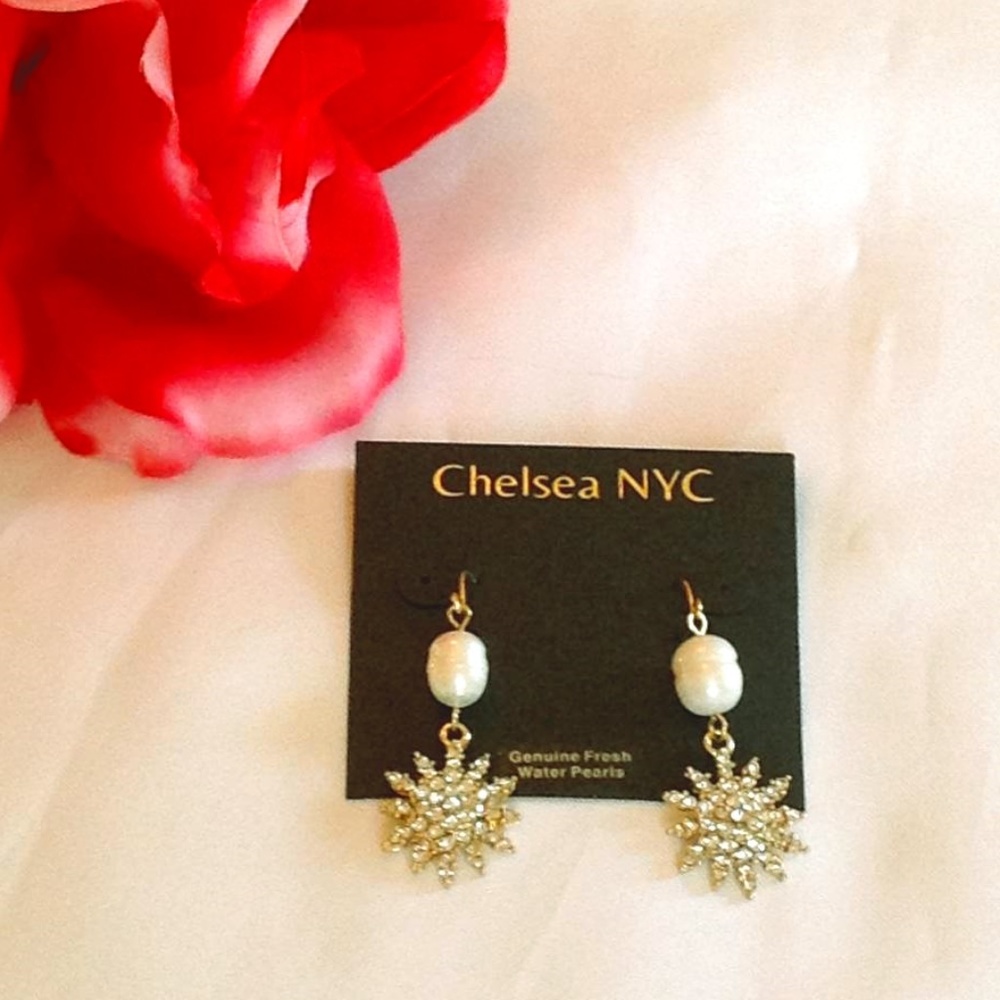 NWT Freshwater Pearl and Crystal Earrings